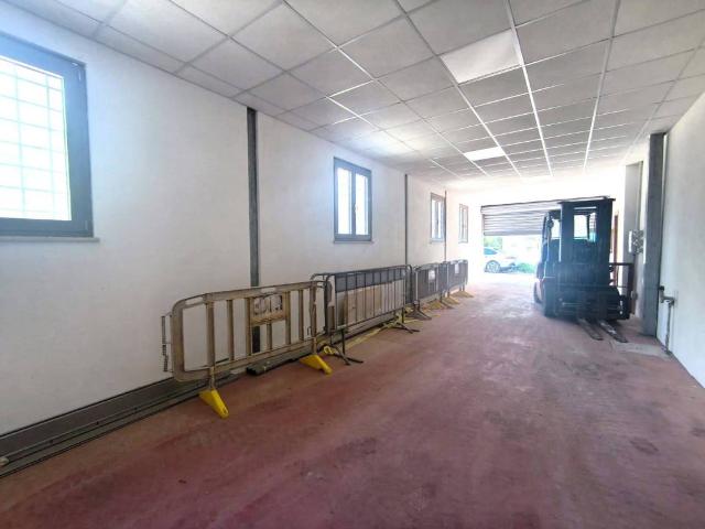 Locale Commerciale in affitto a Stagni di Ostia, Roma Capitale
