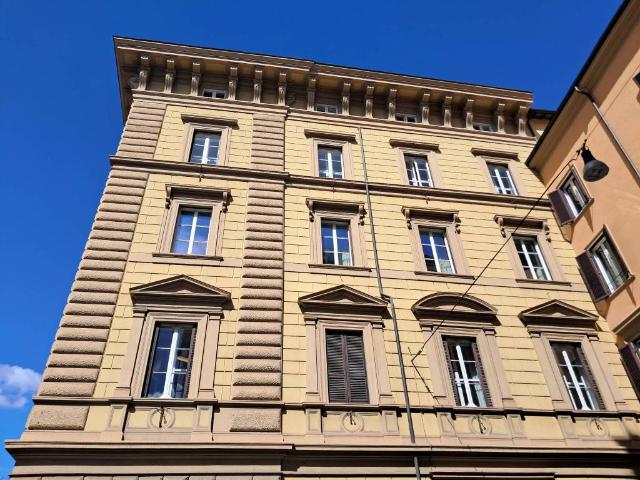 Locale Commerciale in affitto a Municipio Roma I, Roma Capitale