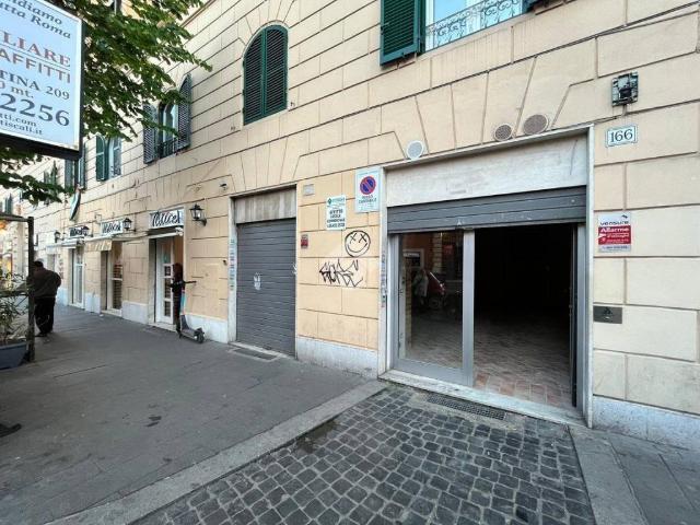 Locale Commerciale in affitto a Municipio Roma II, Roma Capitale