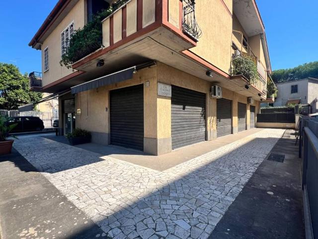 Locale Commerciale in affitto a Municipio Roma IV, Roma Capitale