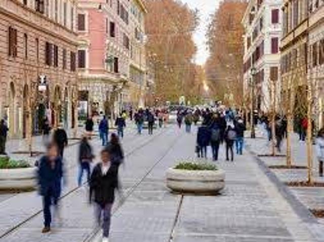 Locale Commerciale in affitto a Municipio Roma I, Roma Capitale