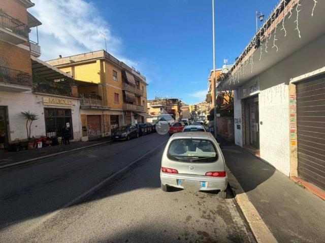 Locale Commerciale in affitto a Saxa Rubra, Roma Capitale