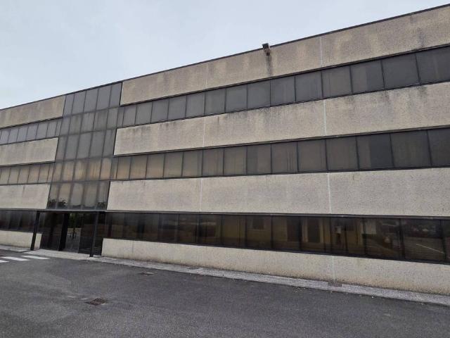 Locale Commerciale in affitto a Roma Capitale, Lazio