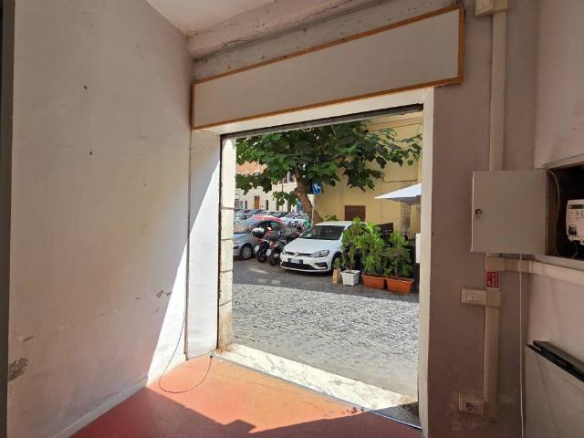Locale Commerciale in affitto a Municipio Roma I, Roma Capitale