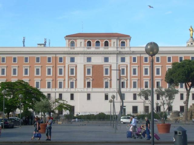 Locale Commerciale in affitto a Municipio Roma I, Roma Capitale