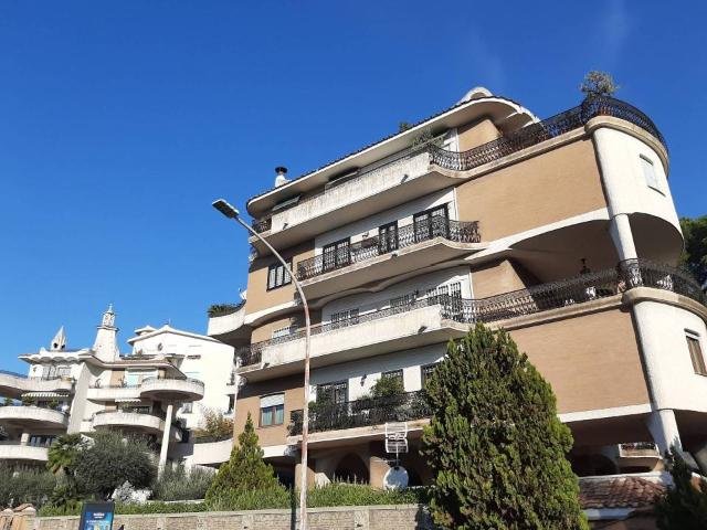 Locale Commerciale in affitto a Municipio Roma IV, Roma Capitale
