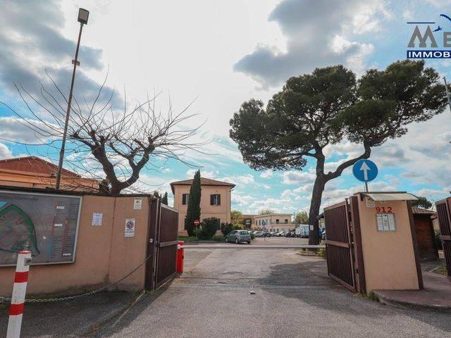 Locale Commerciale in affitto a Municipio Roma IV, Roma Capitale