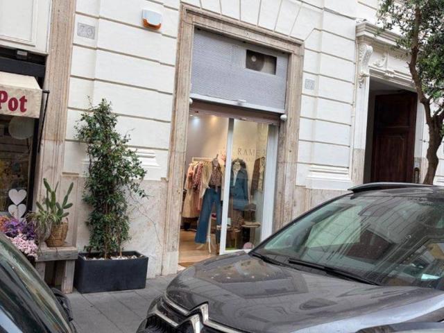 Locale Commerciale in affitto a Municipio Roma I, Roma Capitale