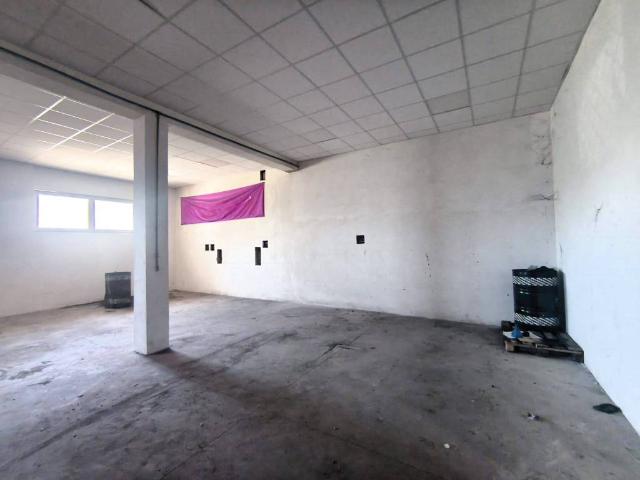 Locale Commerciale in affitto a Stagni di Ostia, Roma Capitale