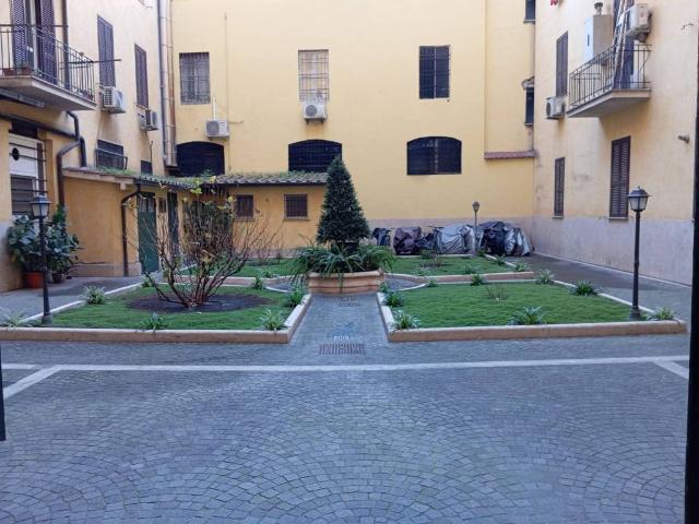 Locale Commerciale in affitto a Municipio Roma VII, Roma Capitale