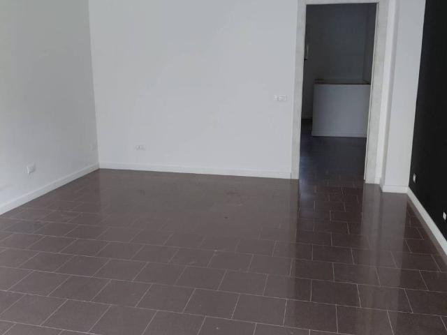 Locale Commerciale in affitto a Mostacciano, Roma Capitale