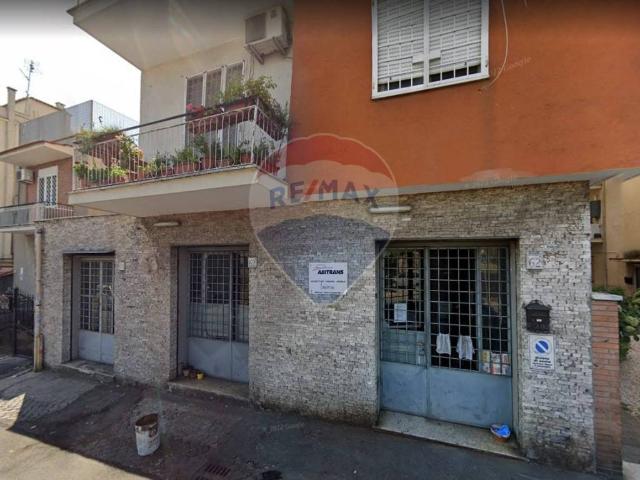 Locale Commerciale in affitto a Municipio Roma V, Roma Capitale