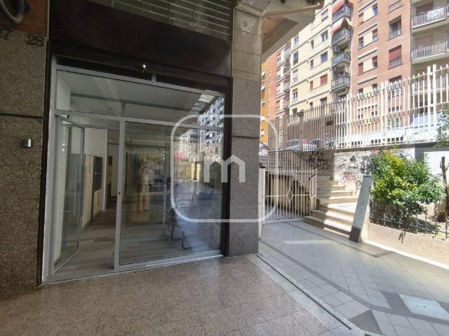 Locale Commerciale in affitto a Municipio Roma VII, Roma Capitale