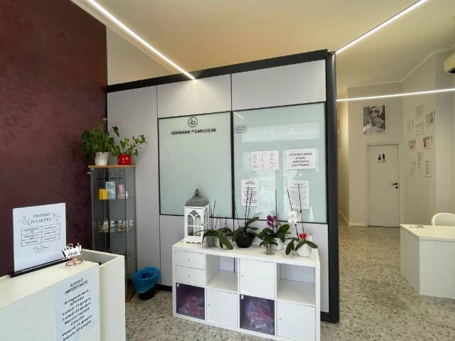 Locale Commerciale in affitto a Giardini Tor di Mezzavia, Roma Capitale