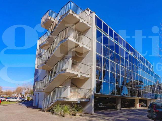 Locale Commerciale in affitto a Settebagni, Roma Capitale