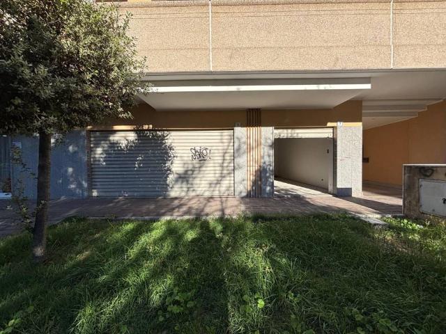 Locale Commerciale in affitto a San Basilio, Roma