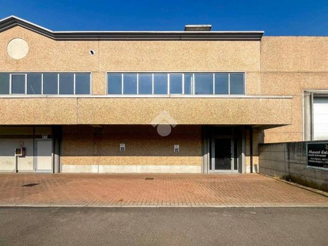 Locale Commerciale in affitto a Romanengo, Lombardia