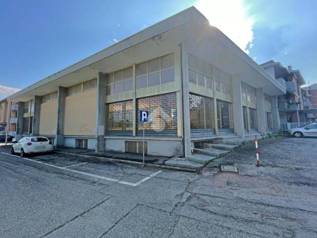 Locale Commerciale in affitto a Piemonte, Torino