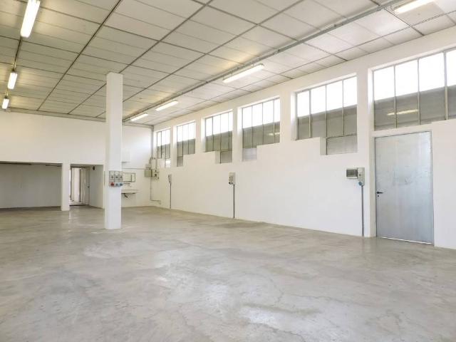 Locale Commerciale in affitto a San Giacomo, Romano D'ezzelino