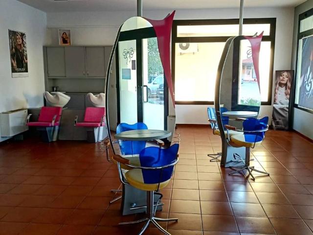 Locale Commerciale in affitto a Romano D'ezzelino, Veneto