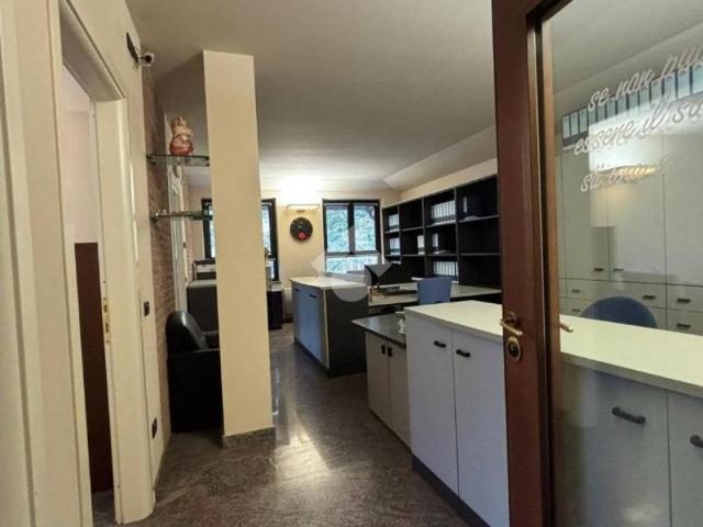 Locale Commerciale in affitto a Romano Di Lombardia, Lombardia