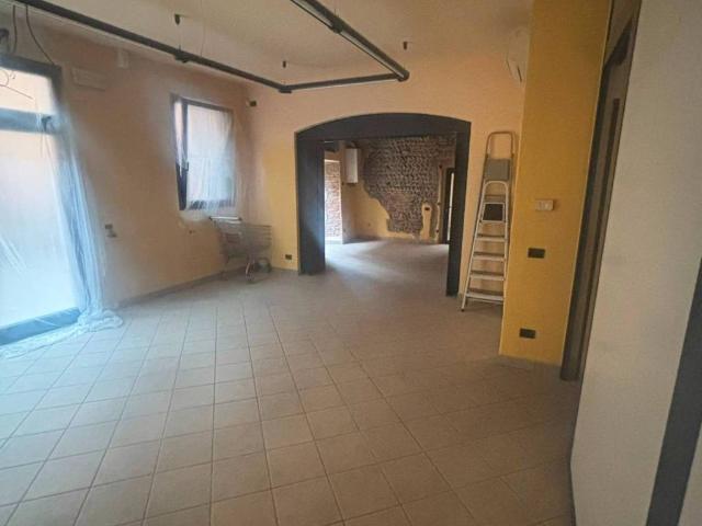 Locale Commerciale in affitto a Romano di Lombardia, Bergamo