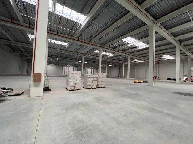 Locale Commerciale in affitto a Romano Di Lombardia, Lombardia