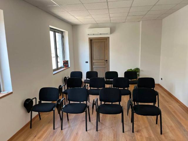 Locale Commerciale in affitto a Piemonte, Novara