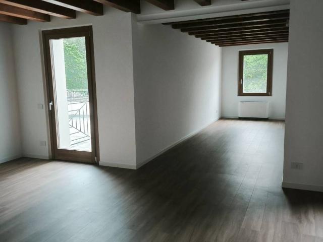 Locale Commerciale in affitto a Roncade, Veneto