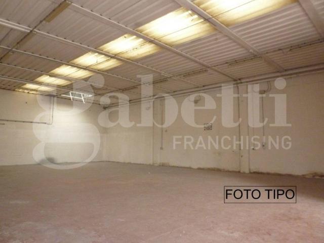 Locale Commerciale in affitto a Roncade, Veneto