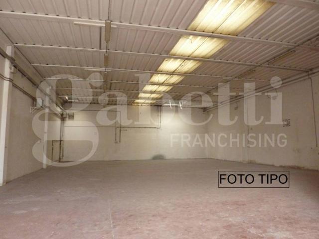 Locale Commerciale in affitto a Roncade, Veneto