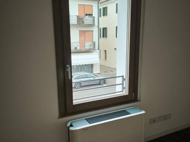 Locale Commerciale in affitto a Roncade, Veneto