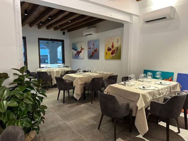 Locale Commerciale in affitto a Roncade, Veneto
