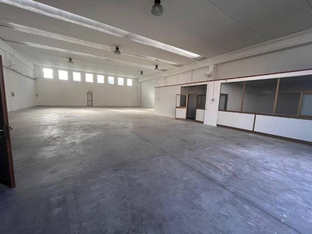 Locale Commerciale in affitto a Roncadelle, Lombardia
