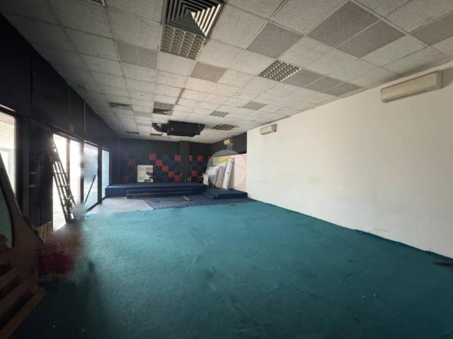Locale Commerciale in affitto a Roncadelle, Lombardia
