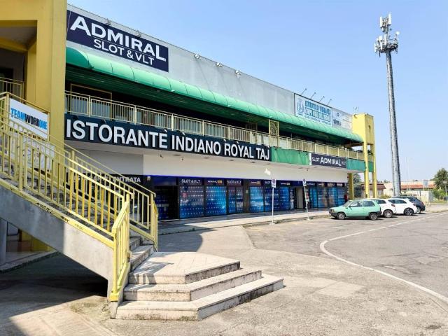 Locale Commerciale in affitto a Roncadelle, Lombardia