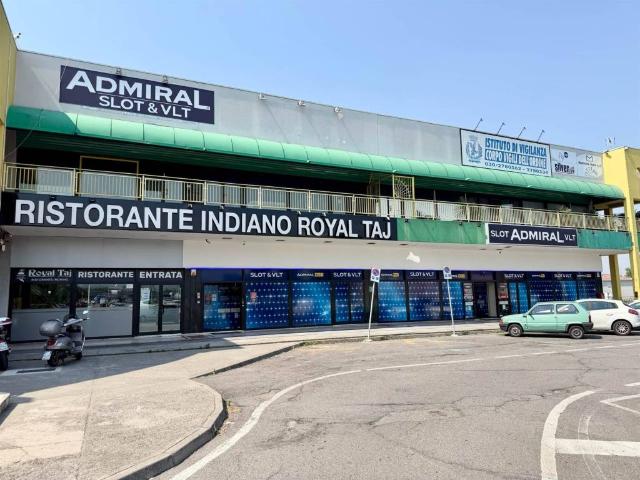 Locale Commerciale in affitto a Roncadelle, Lombardia