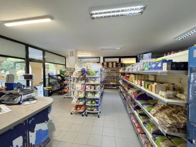 Locale Commerciale in affitto a Roncadelle, Lombardia