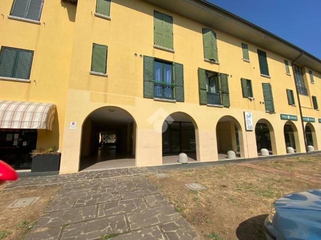Locale Commerciale in affitto a Roncadelle, Lombardia