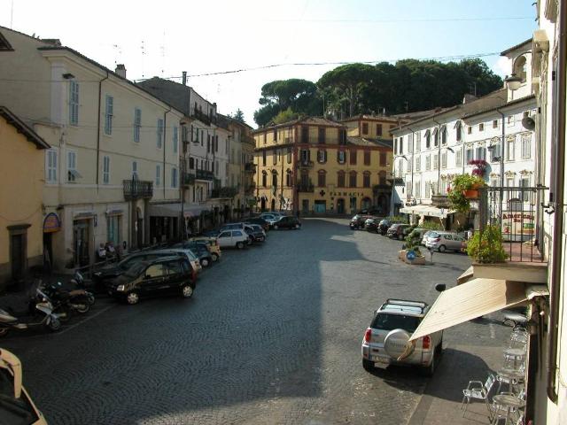 Locale Commerciale in affitto a Ronciglione, Lazio