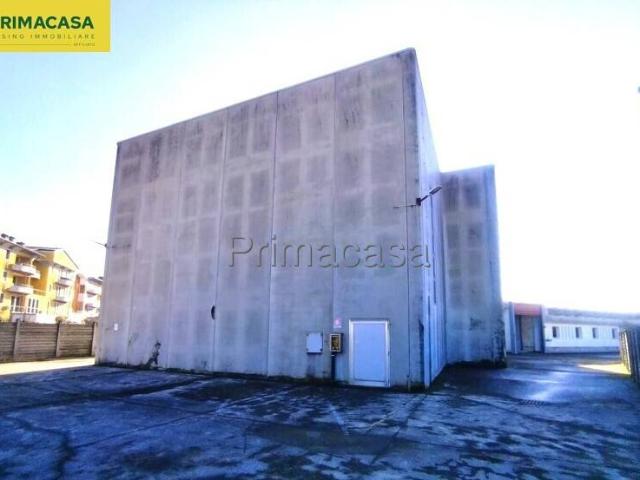 Locale Commerciale in affitto a Ronco All'adige, Veneto