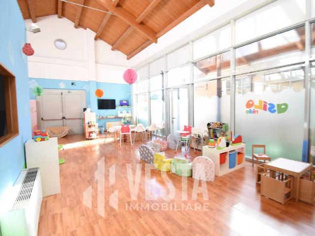 Locale Commerciale in affitto a Ronco Briantino, Lombardia
