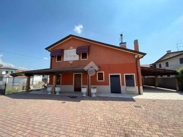 Locale Commerciale in affitto a Rosà, Veneto