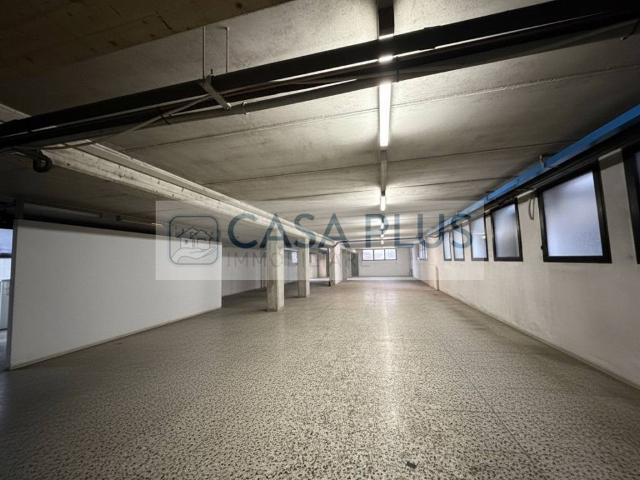 Locale Commerciale in affitto a Rossano Veneto, Veneto