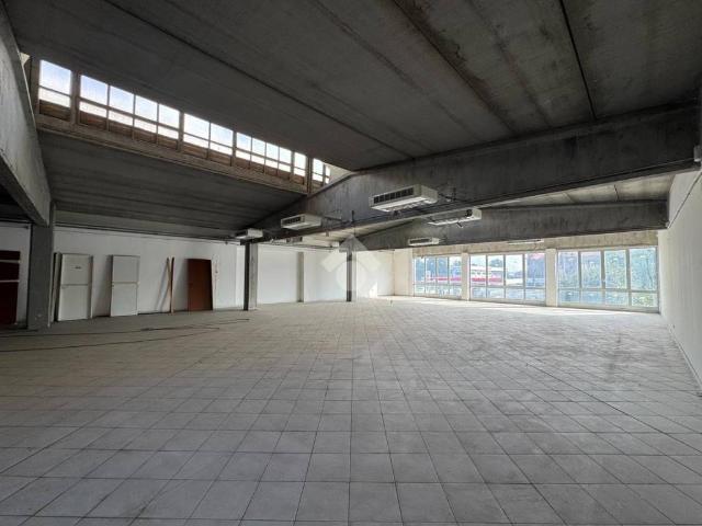 Locale Commerciale in affitto a Piemonte, Torino