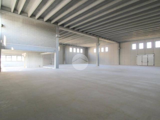 Locale Commerciale in affitto a Rovato, Brescia
