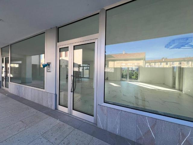 Locale Commerciale in affitto a Roveredo In Piano, Friuli-Venezia Giulia