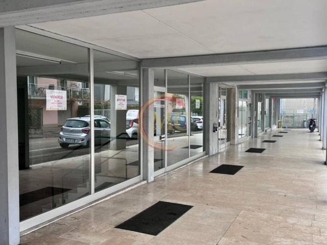 Locale Commerciale in affitto a Comunità della Vallagarina, Borgo Sacco