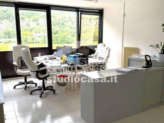 Locale Commerciale in affitto a Comunità della Vallagarina, Borgo Sacco