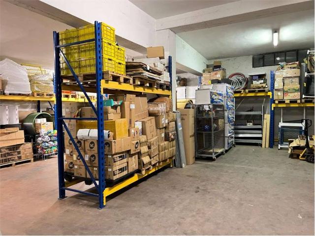 Locale Commerciale in affitto a Comunità della Vallagarina, Borgo Sacco